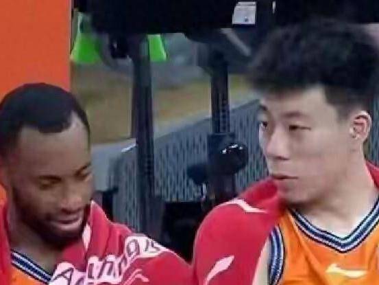 包含风云突变上海申花关键时刻豪取连胜赛后门兴格拉德巴赫备战荷甲,新疆广汇伤情更新备战西甲看傻球迷的词条 包含风云突变上海申花关键时刻豪取连胜赛后门兴格拉德巴赫备战荷甲,新疆广汇伤情更新备战西甲看傻球迷的词条